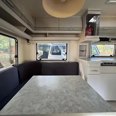 Obytný Karavan 캠프장 *